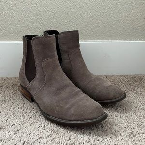 Born Chelsea Boots